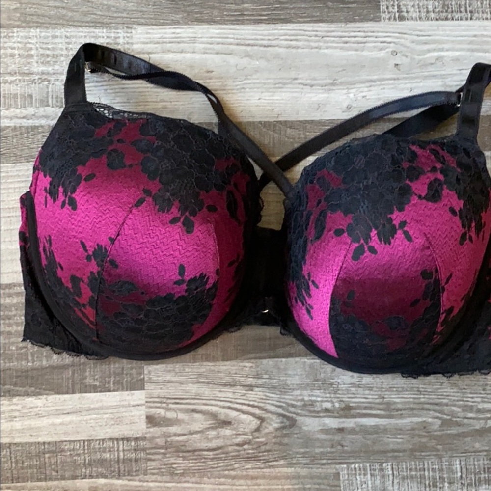 NWOT Beautiful Torrid strappy bra